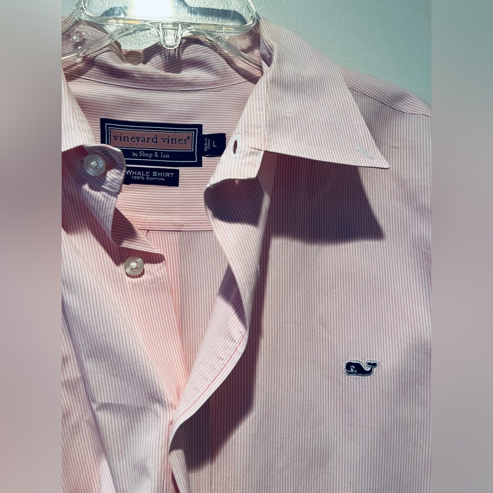 Vineyard Vines size L men’s button down. Red and white steppe. Great condition!